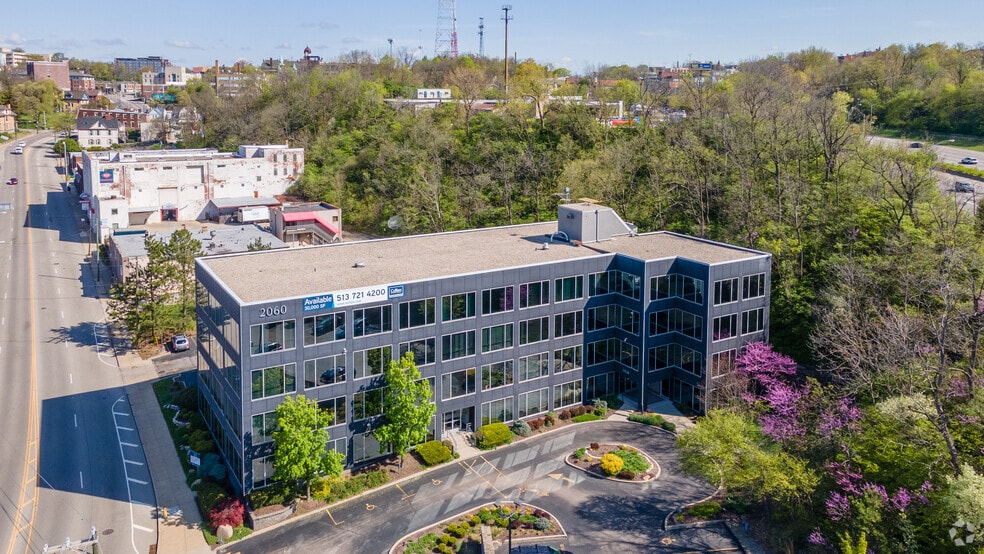 2060 Reading Rd, Cincinnati, OH à louer - Aérien - Image 2 de 7