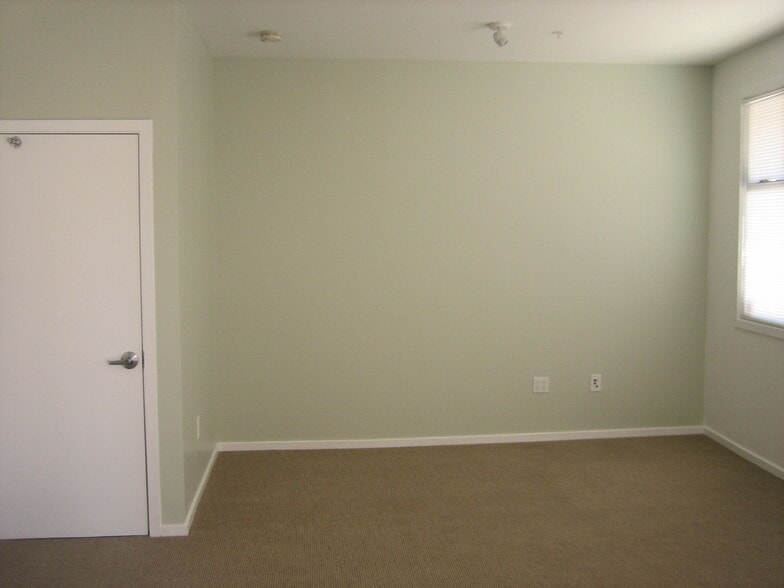 6555-6557 Shattuck Ave, Oakland, CA for lease - Interior Photo - Image 2 of 36