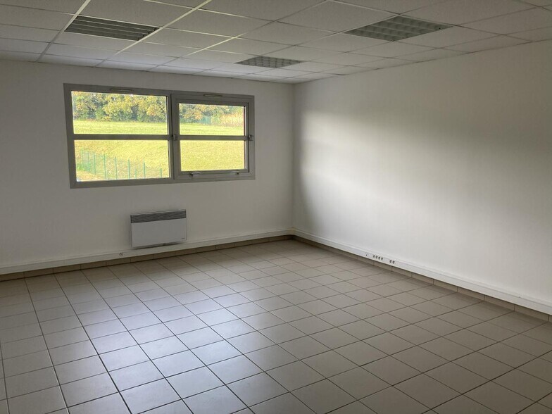 Flex in Chambly for lease - Interior Photo - Image 3 of 15