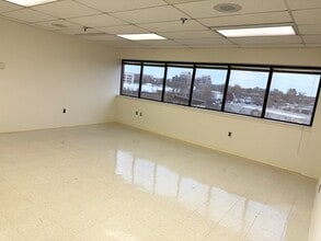8550 Route 29, Fairfax, VA for lease Interior Photo- Image 2 of 7