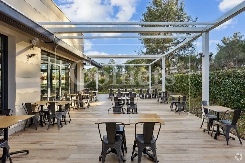9 Parc du Golf, Aix-en-Provence à louer - Photo du bâtiment - Image 2 de 7
