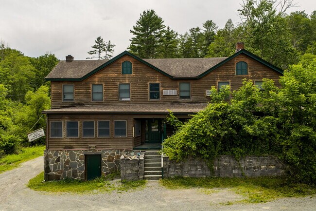 Plus de détails pour 696 PA-590, Lackawaxen, PA - Multi-résidentiel à vendre