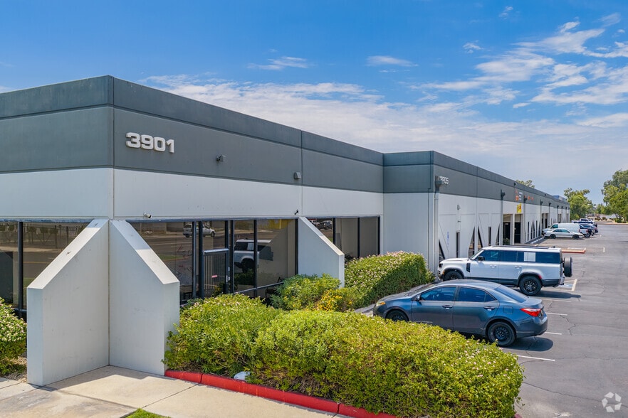 3901-3911 W Van Buren St, Phoenix, AZ for lease - Building Photo - Image 2 of 5