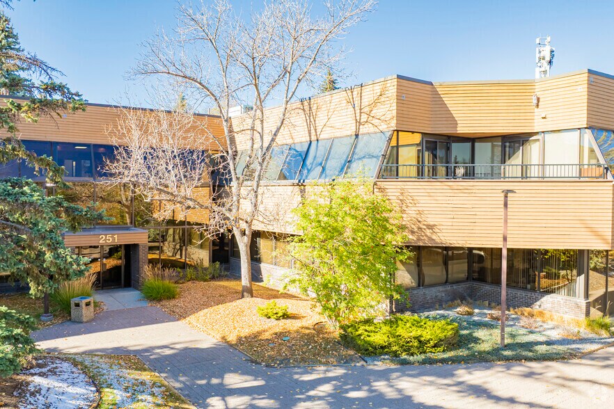 251 Midpark Blvd SE, Calgary, AB à vendre - Photo principale - Image 1 de 1