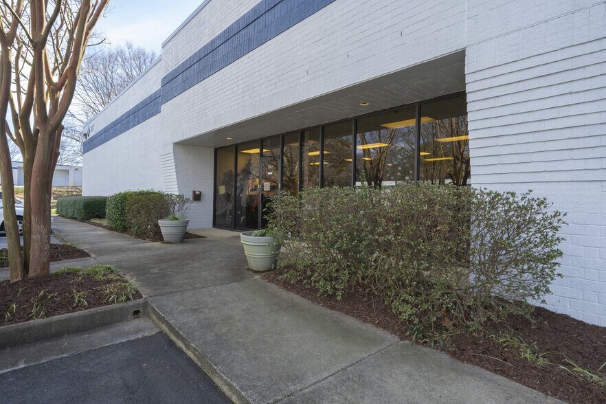 3062 Kingston Ct SE, Marietta, GA à vendre - Photo du bâtiment - Image 3 de 11