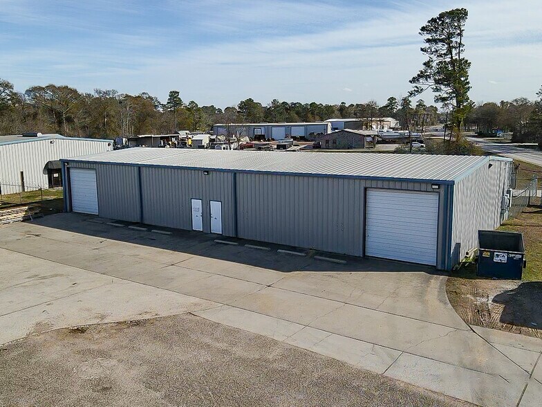 12001 Fm 3083 Rd, Conroe, TX à vendre - Photo principale - Image 1 de 8