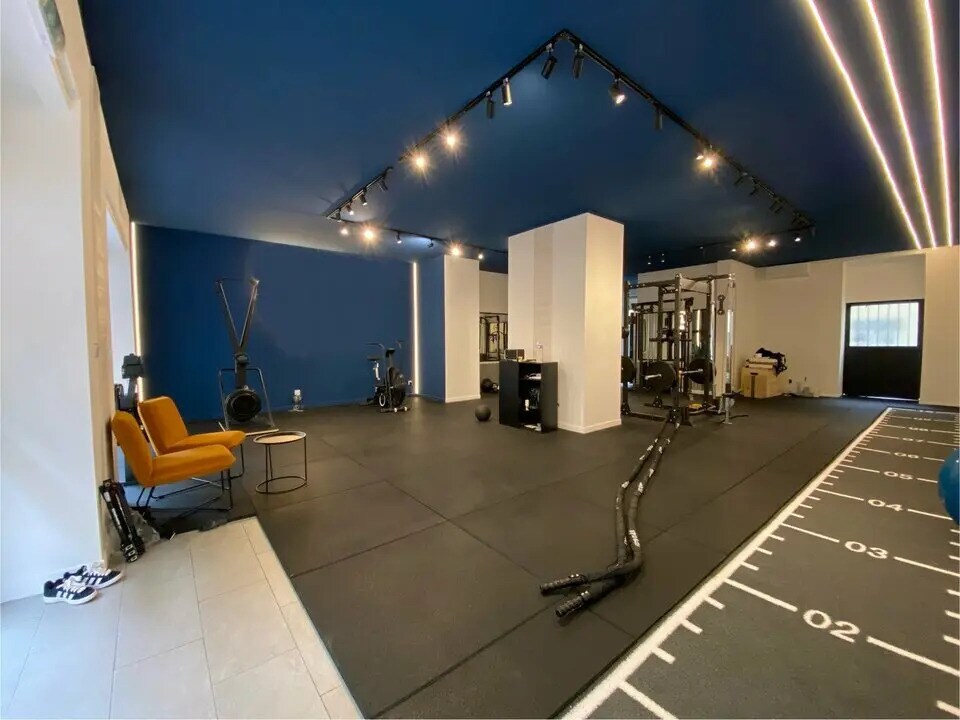 Retail in Nice for lease Interior Photo- Image 1 of 4