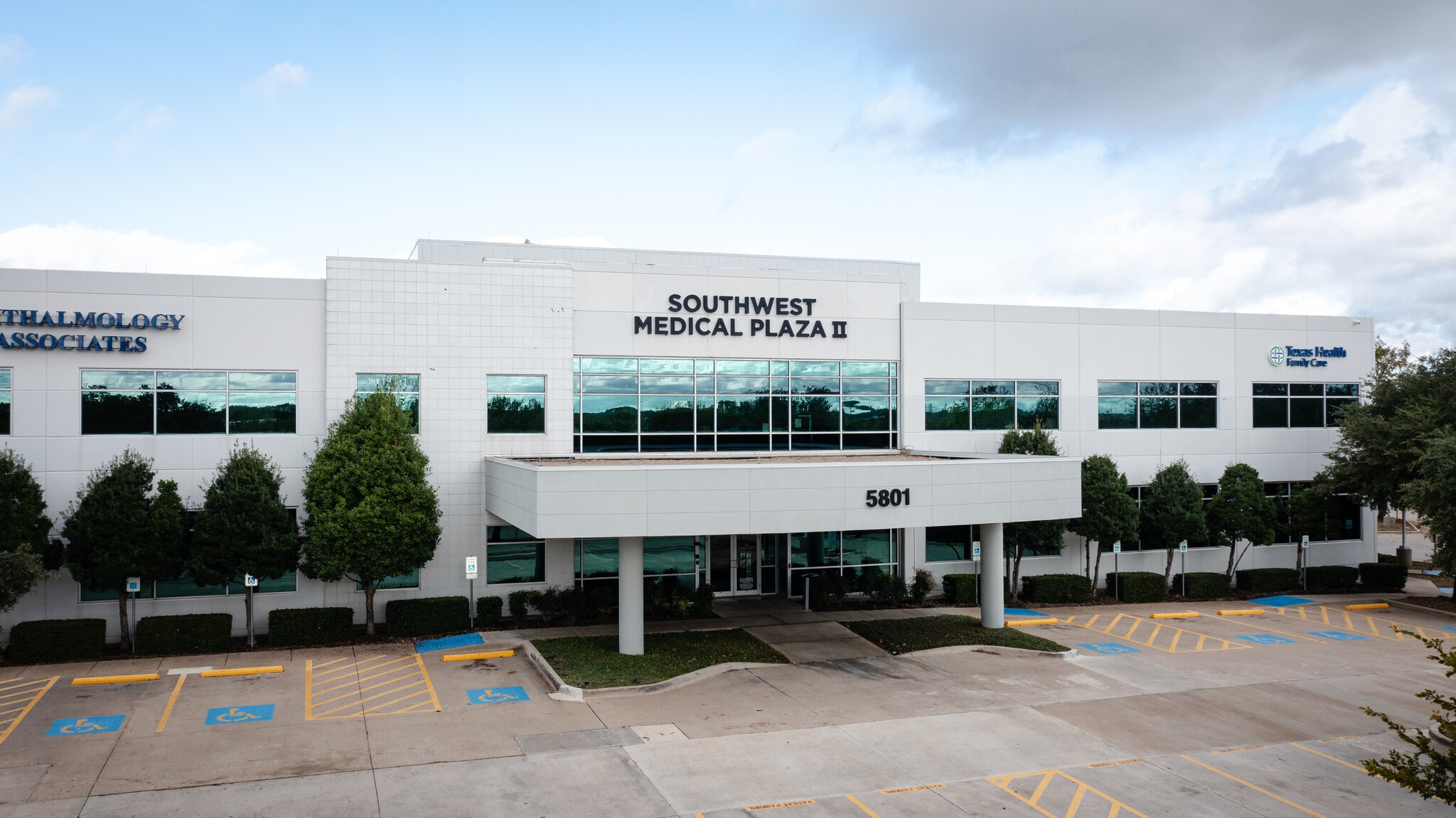 5801 Oakbend Trl, Fort Worth, TX for lease Building Photo- Image 1 of 4