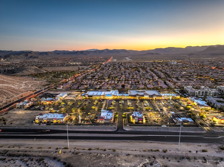 7815-8015 Blue Diamond Road, Las Vegas, NV à louer - Aérien - Image 2 de 5
