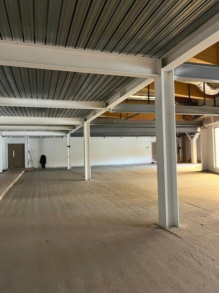Lakeside Way, Leeds for lease - Building Photo - Image 3 of 9