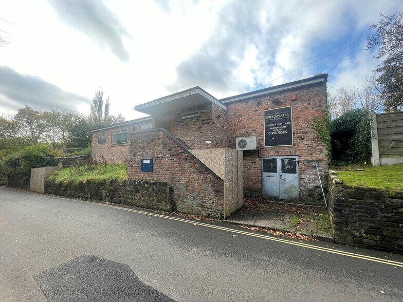 Whitbarrow Rd, Lymm à vendre - Photo du bâtiment - Image 1 de 4