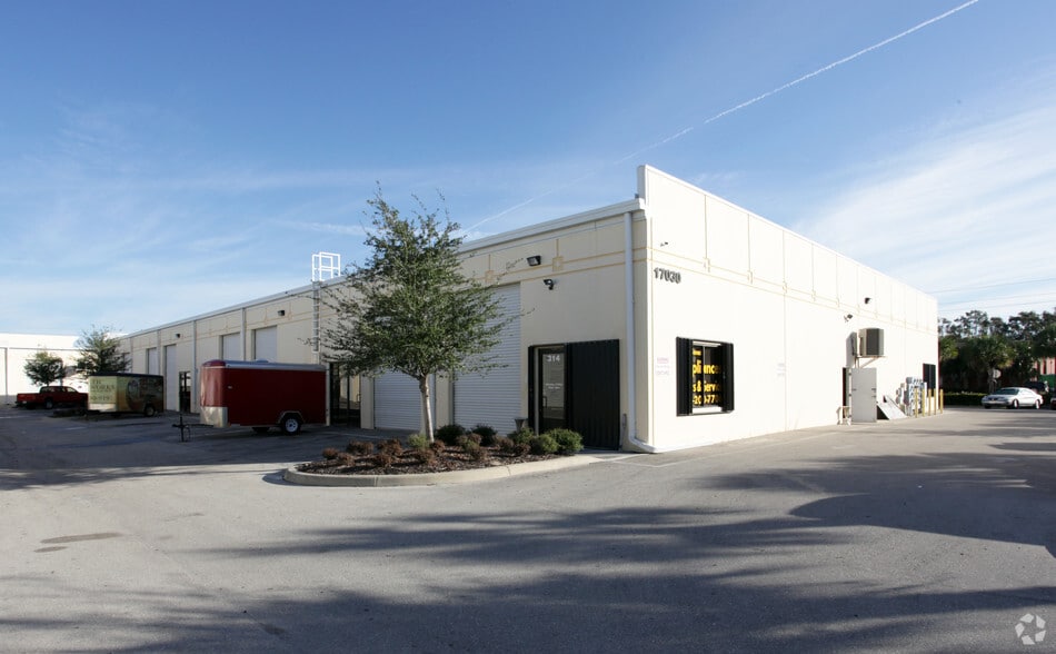 17030 Alico Commerce Ct, Fort Myers, FL à louer - Photo du bâtiment - Image 3 de 7
