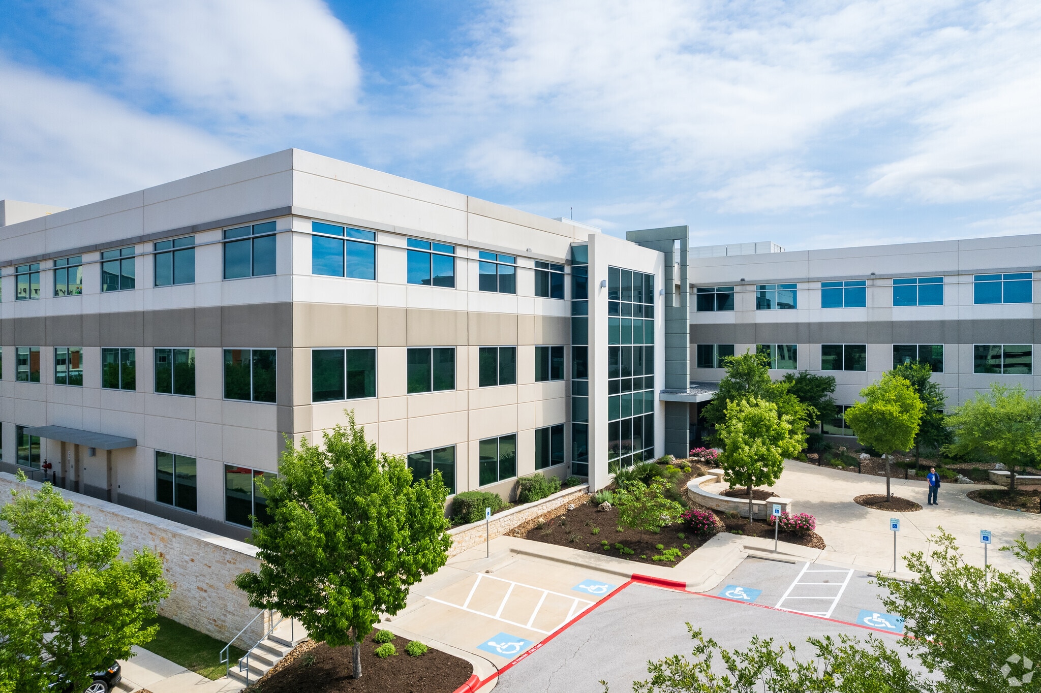 2700 La Frontera Blvd, Round Rock, TX for lease Primary Photo- Image 1 of 11