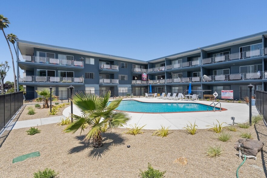 2051 Shoreline Dr, Alameda, CA à vendre - Photo du bâtiment - Image 2 de 27