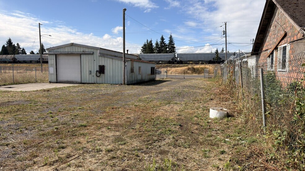 2144 Pacific Ave S, Kelso, WA à louer - Photo du bâtiment - Image 3 de 16