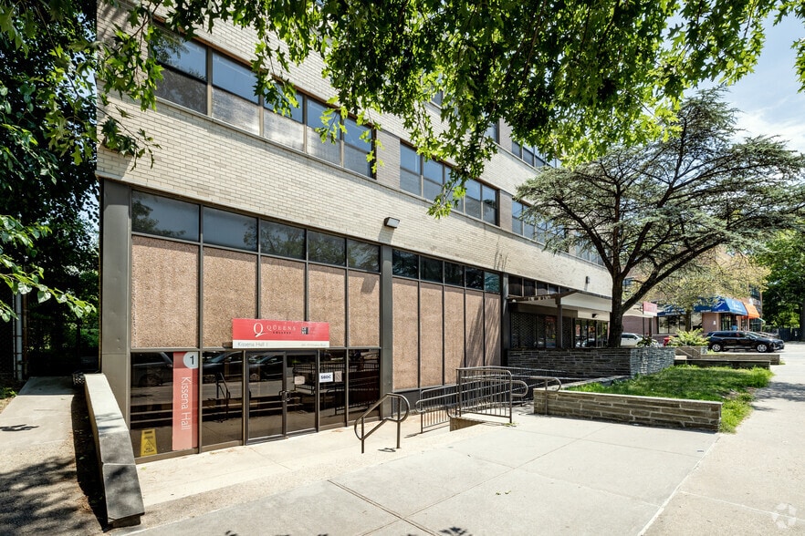 64-19 Kissena Blvd, Flushing, NY à vendre - Photo du bâtiment - Image 2 de 3