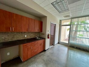 13455 Malaki Rd, Apple Valley, CA for lease Interior Photo- Image 2 of 5