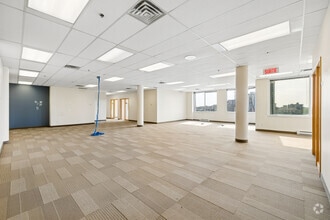 7100 Rue Jean-Talon E, Montréal, QC for lease Interior Photo- Image 2 of 6