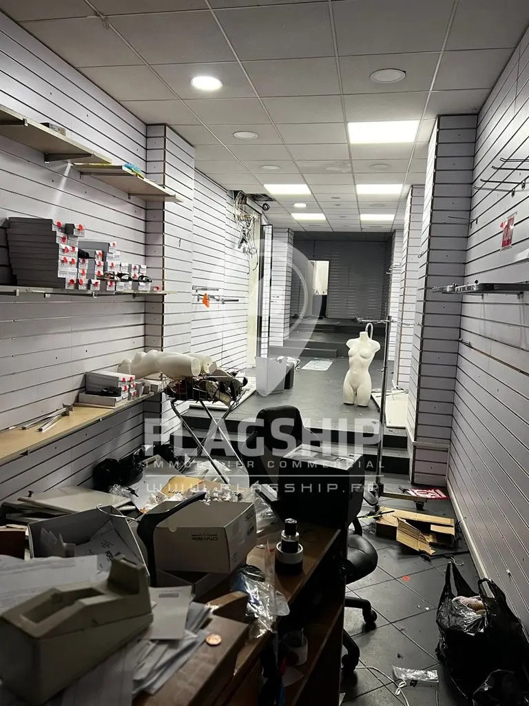 Retail in Paris for sale Interior Photo- Image 1 of 5