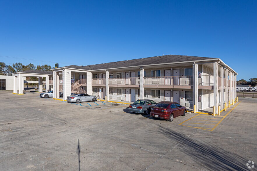 2090 Main St, Baker, LA à vendre - Photo du bâtiment - Image 2 de 5