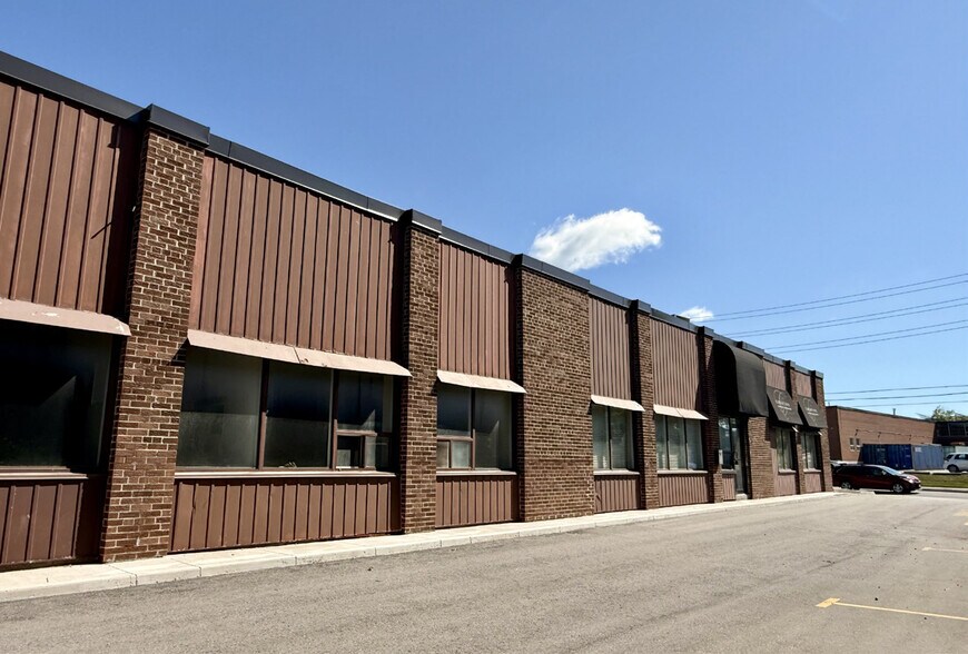 350 Oakdale Rd, Toronto, ON for lease - Building Photo - Image 2 of 12