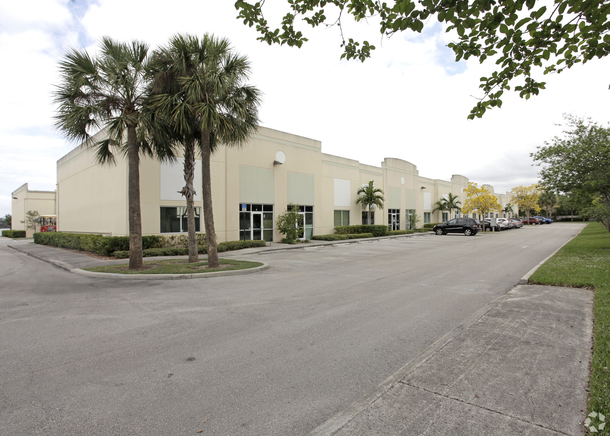 5051 NW 13th Ave, Pompano Beach, FL for lease Primary Photo- Image 1 of 11