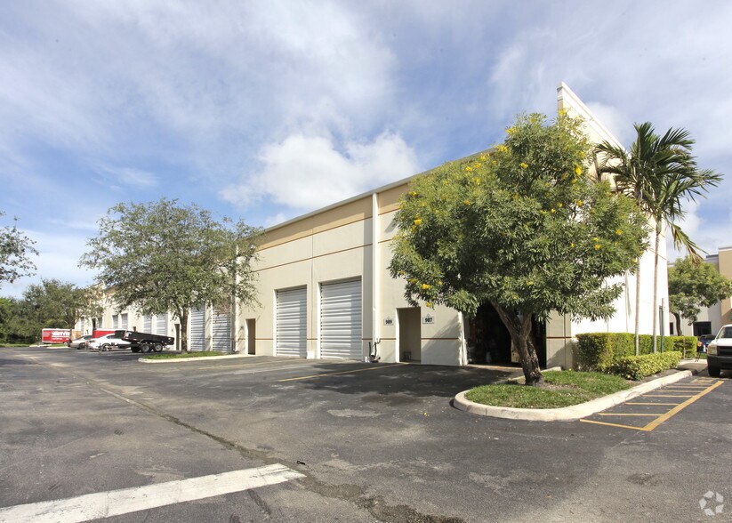 1005 NW 31st Ave, Pompano Beach, FL à louer - Photo du bâtiment - Image 2 de 6