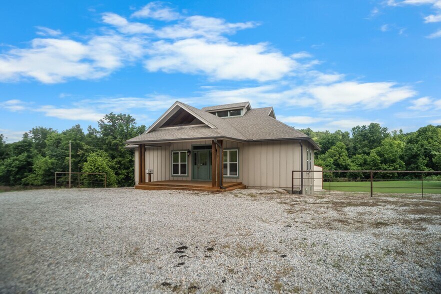 1600 Clifty Hwy portefeuille de 2 propriétés à vendre sur LoopNet.ca - Photo du bâtiment - Image 2 de 36