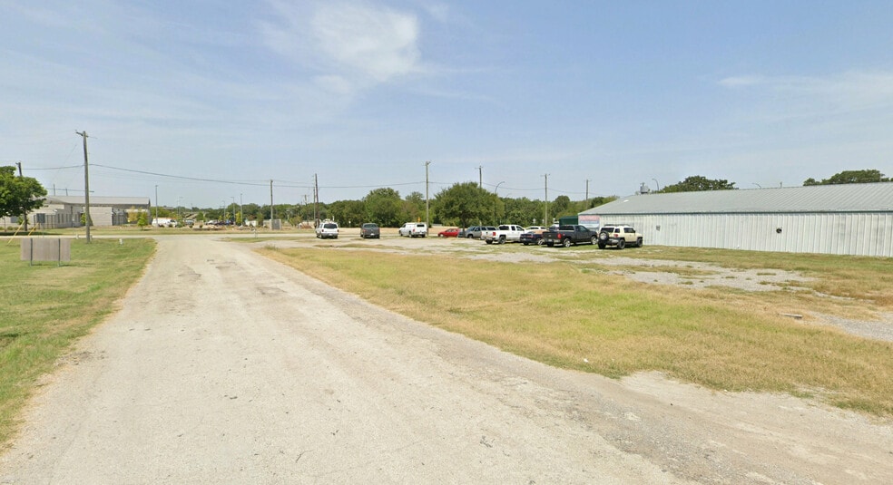 6915 Russell Curry Rd, Arlington, TX for lease - Building Photo - Image 2 of 4