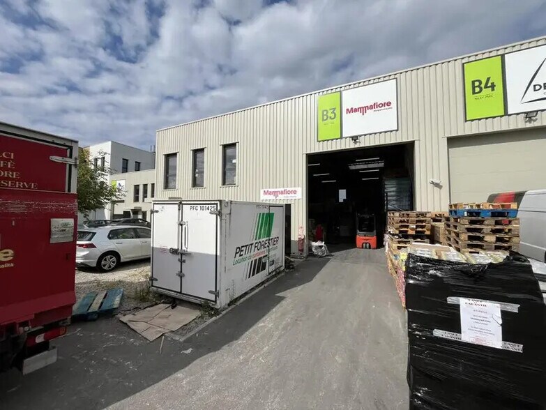 55 Rue Emile Zola, Décines-Charpieu à louer - Photo du bâtiment - Image 2 de 15