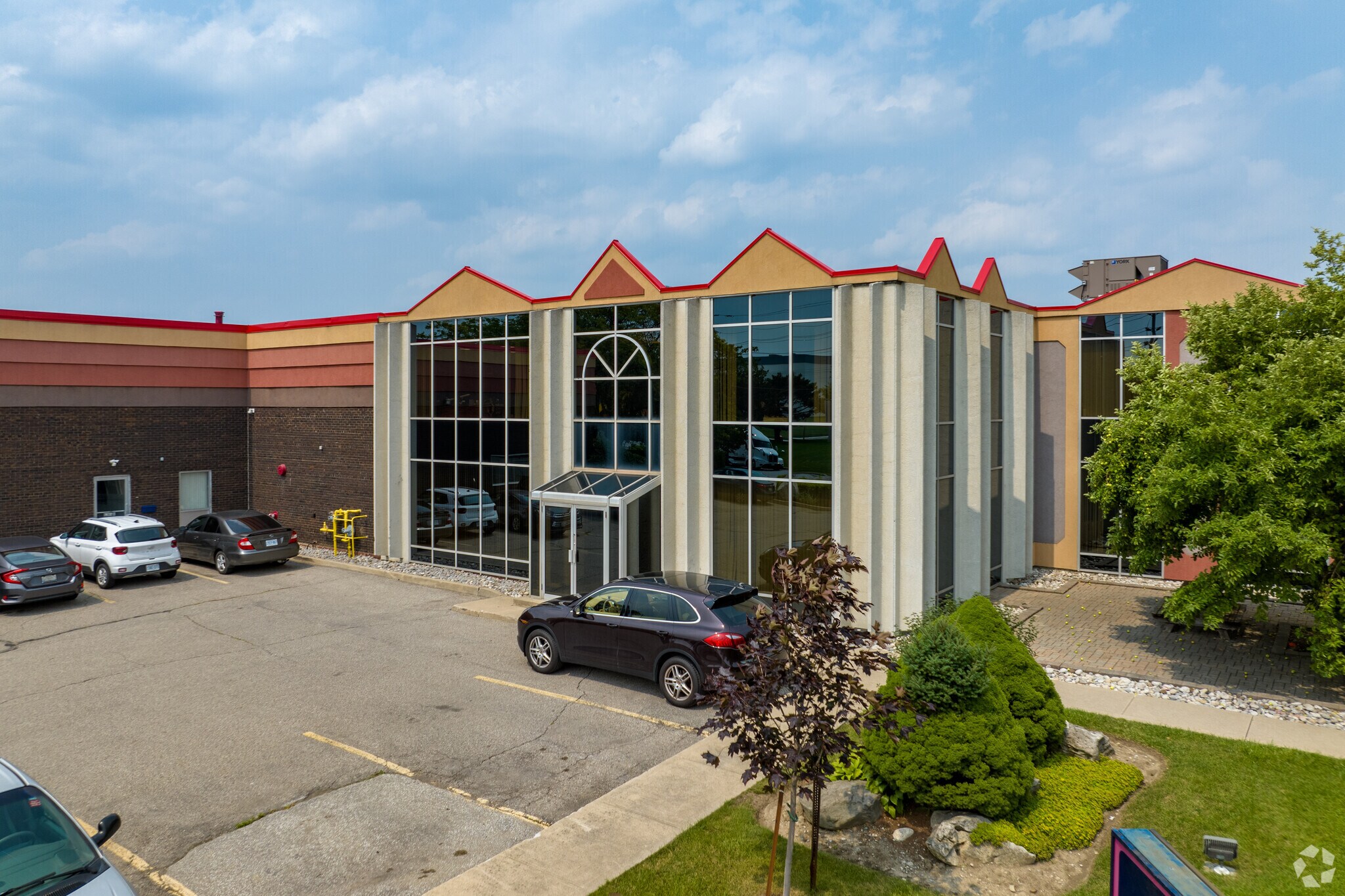 6365 Northwest Dr, Mississauga, ON à vendre Photo du bâtiment- Image 1 de 1