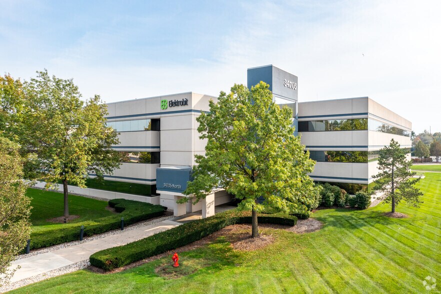 34505 W 12 Mile Rd, Farmington Hills, MI à louer - Photo du bâtiment - Image 1 de 12
