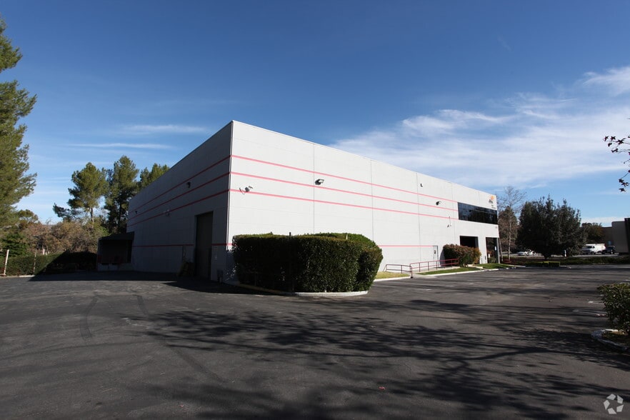 5171 Clareton Dr, Agoura Hills, CA for lease - Building Photo - Image 2 of 16
