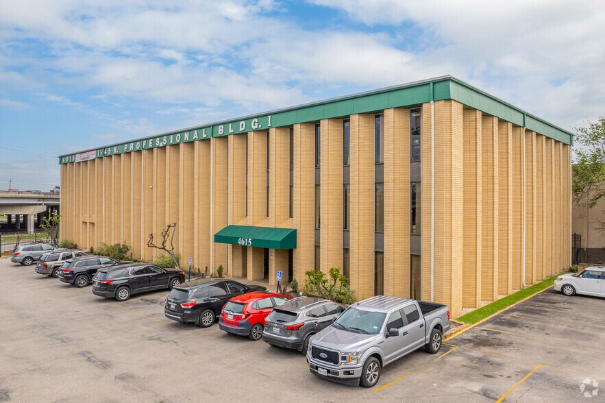 4615 N I-45, Houston, TX à louer - Photo du bâtiment - Image 2 de 17