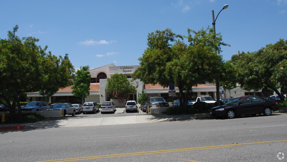 23621 Park Sorrento, Calabasas, CA à louer - Photo du bâtiment - Image 3 de 8