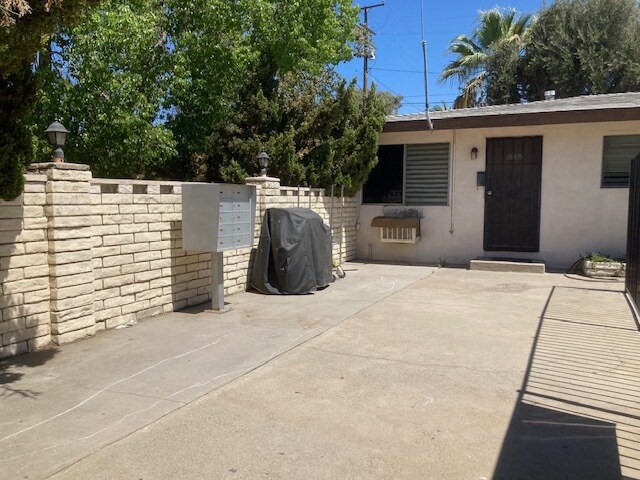 1152-1162 Villa St, Riverside, CA à vendre - Photo du bâtiment - Image 2 de 5