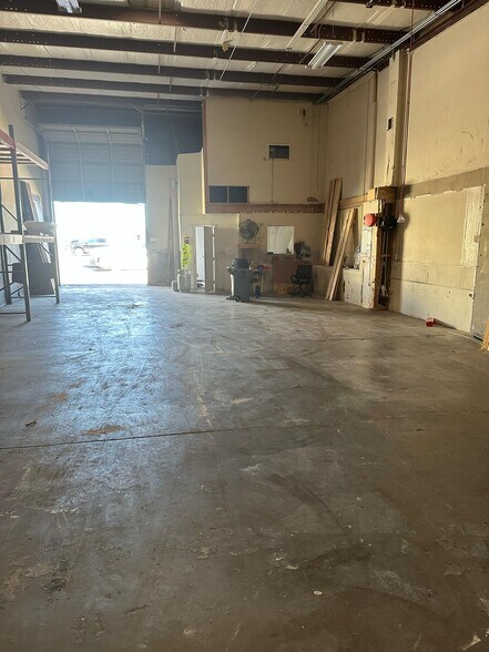 1421 N Lee Trevino Dr, El Paso, TX à louer - Photo du bâtiment - Image 3 de 8