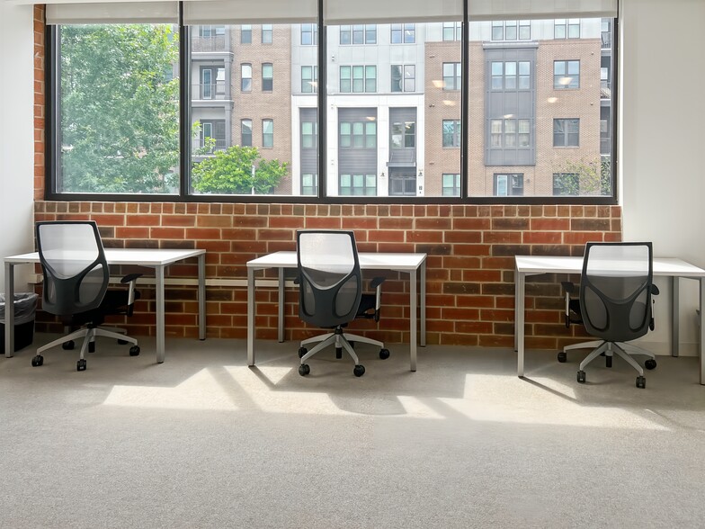 307 W Tremont Ave, Charlotte, NC for lease - Interior Photo - Image 2 of 15