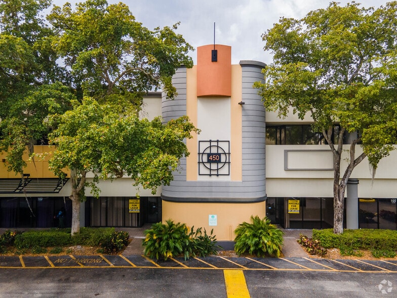 350 Fairway Dr, Deerfield Beach, FL à louer - Photo du bâtiment - Image 3 de 15