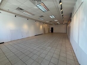 1901 Hamilton Blvd, Sioux City, IA for lease Interior Photo- Image 2 of 9