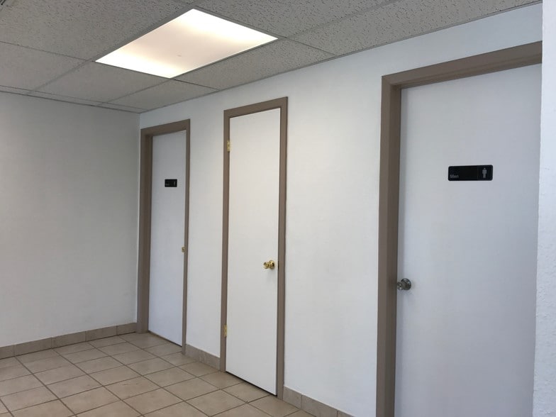 9220 Mccombs St, El Paso, TX for sale - Building Photo - Image 2 of 20