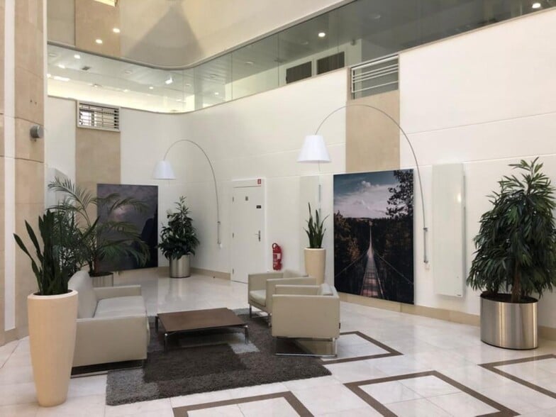 4 Rue Joseph Monier, Rueil-Malmaison à louer - Hall d’entrée - Image 3 de 11