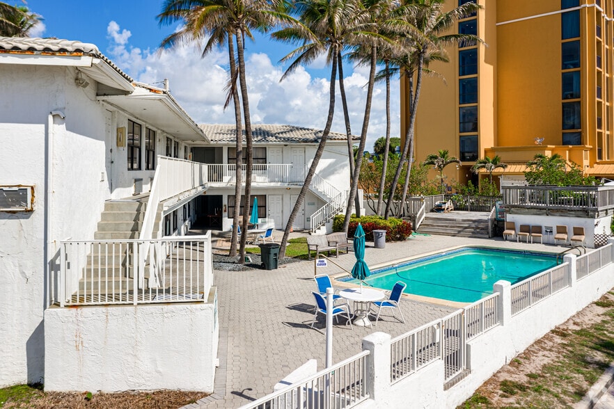 100 NE 20th Ter, Deerfield Beach, FL à vendre - Photo du bâtiment - Image 2 de 7