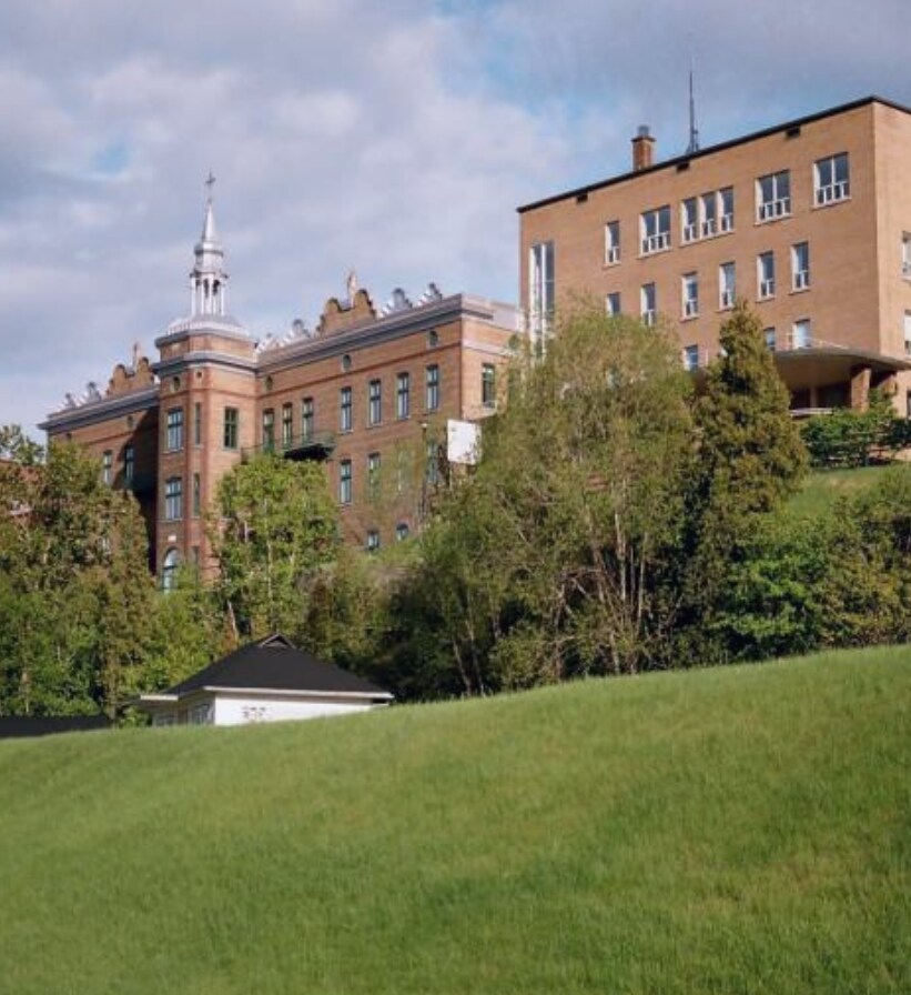 700 Rue Racine E, Le Fjord-du-Saguenay, QC à vendre Photo principale- Image 1 de 1