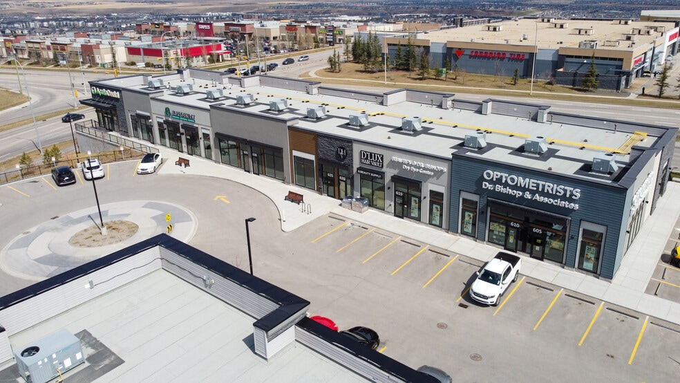 11877 Sarcee Trail NW, Calgary, AB à louer - Photo du bâtiment - Image 2 de 14