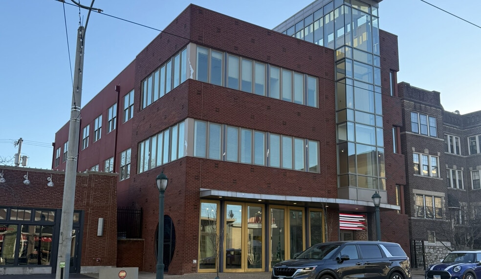 6128 Delmar Blvd, Saint Louis, MO à louer - Photo du bâtiment - Image 3 de 3