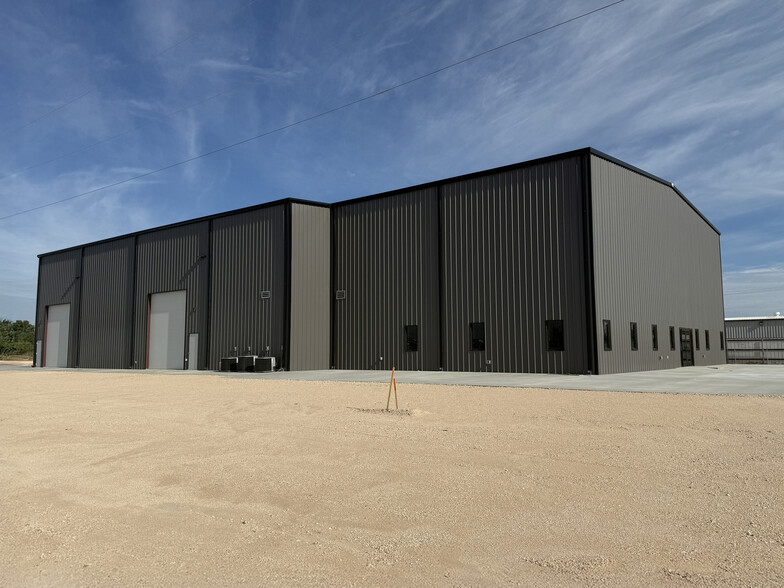 1602 S Midkiff Rd, Midland, TX for lease - Building Photo - Image 2 of 20