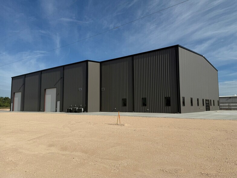 1602 S Midkiff Rd, Midland, TX à louer - Photo du bâtiment - Image 2 de 20