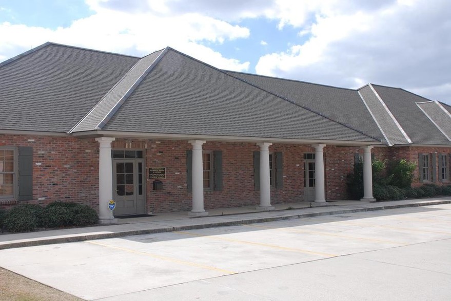 8235 Ymca Plaza Dr, Baton Rouge, LA for sale - Building Photo - Image 1 of 1