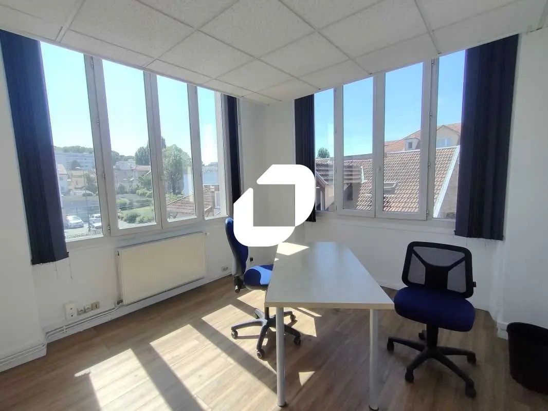 49 Rue Lamartine, Versailles for lease Interior Photo- Image 1 of 6